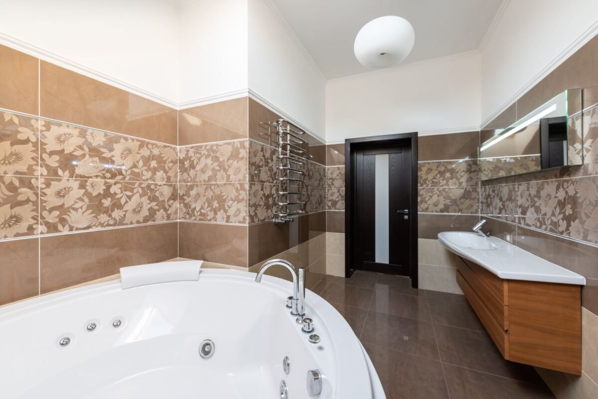 Bathroom with a freestanding bathtub, ceramic sink and warm wood vanity